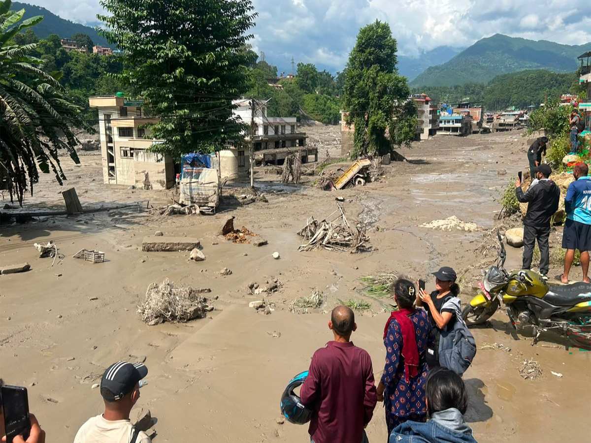 Nepal-desaparecidos - cadáveres - rescate - inundación