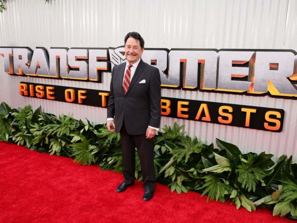 Peter Claver Cullen asiste al estreno de _Transformers_ El ascenso de las bestias_