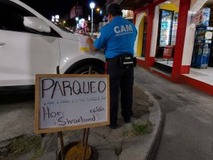 Alcaldía multa por cobros de parqueo cerca de Sívarland, sanciones pueden llegar hasta $900