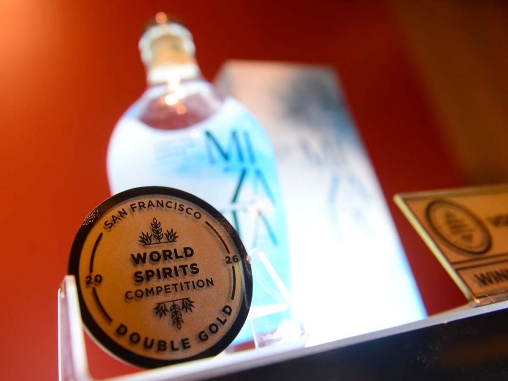 El desarrollo de Vodka Mizata tomó más de tres años e incluyó el diseño del destilado, la botella, el tapón y su presentación. Foto/ Jessica Orellana, elsalvador.com