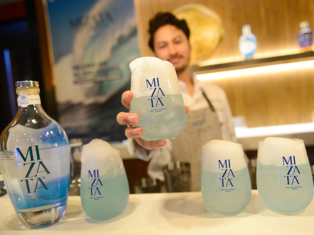 Vodka Mizata, inspirado en el Pacífico salvadoreño, obtuvo doble medalla de oro en el San Francisco World Spirits Competition 2026. Foto/ Jessica Orellana, elsalvador.com