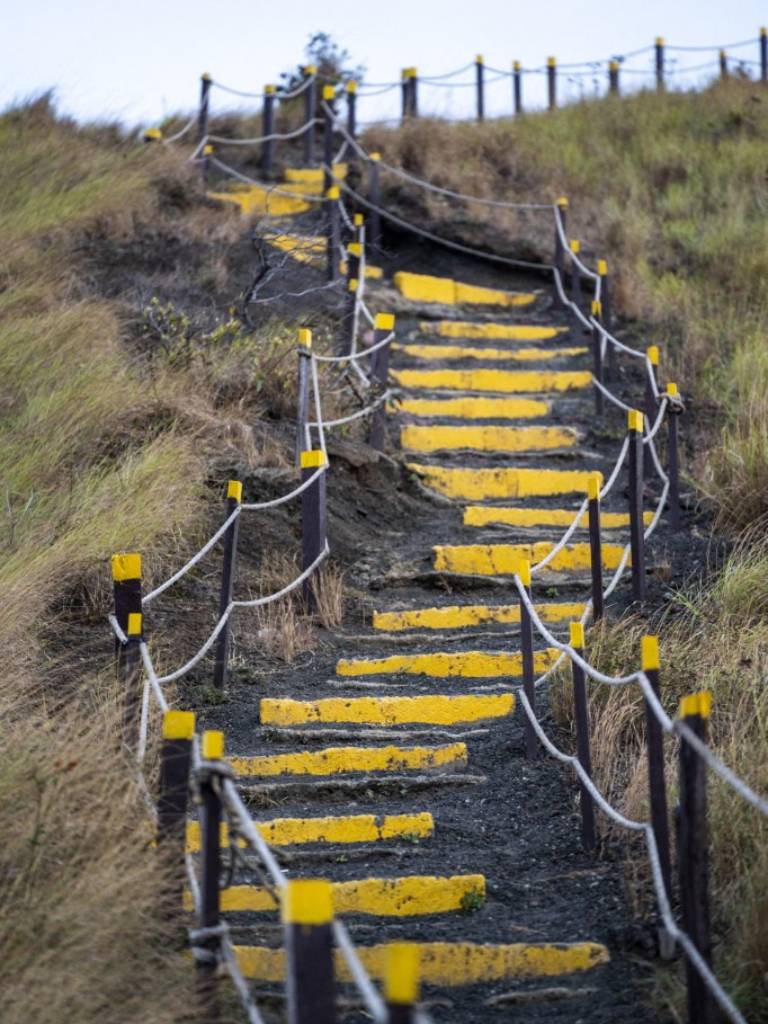 Portón de entrada e instalaciones del Parque Nacional Volcán Masaya abiertas para la recepción de visitantes.