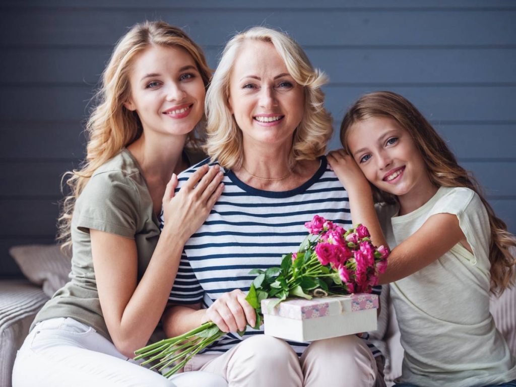 Más allá de llamarse abuela, abuelo o por un apodo propio, lo que marca la relación es la presencia y el cariño compartido.