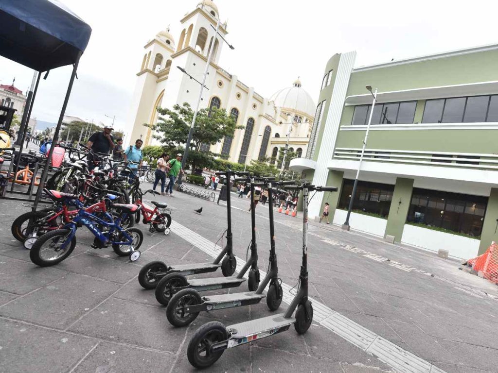 Los scooters eléctricos son otra opción para recorrer el centro.