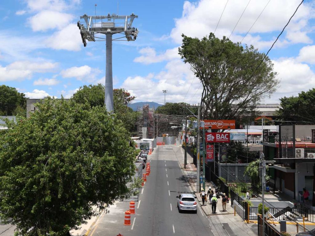 Fotografía del 12 de agosto de 2026 que muestra la construcción del AeroMetro en Ciudad de Guatemala (Guatemala).