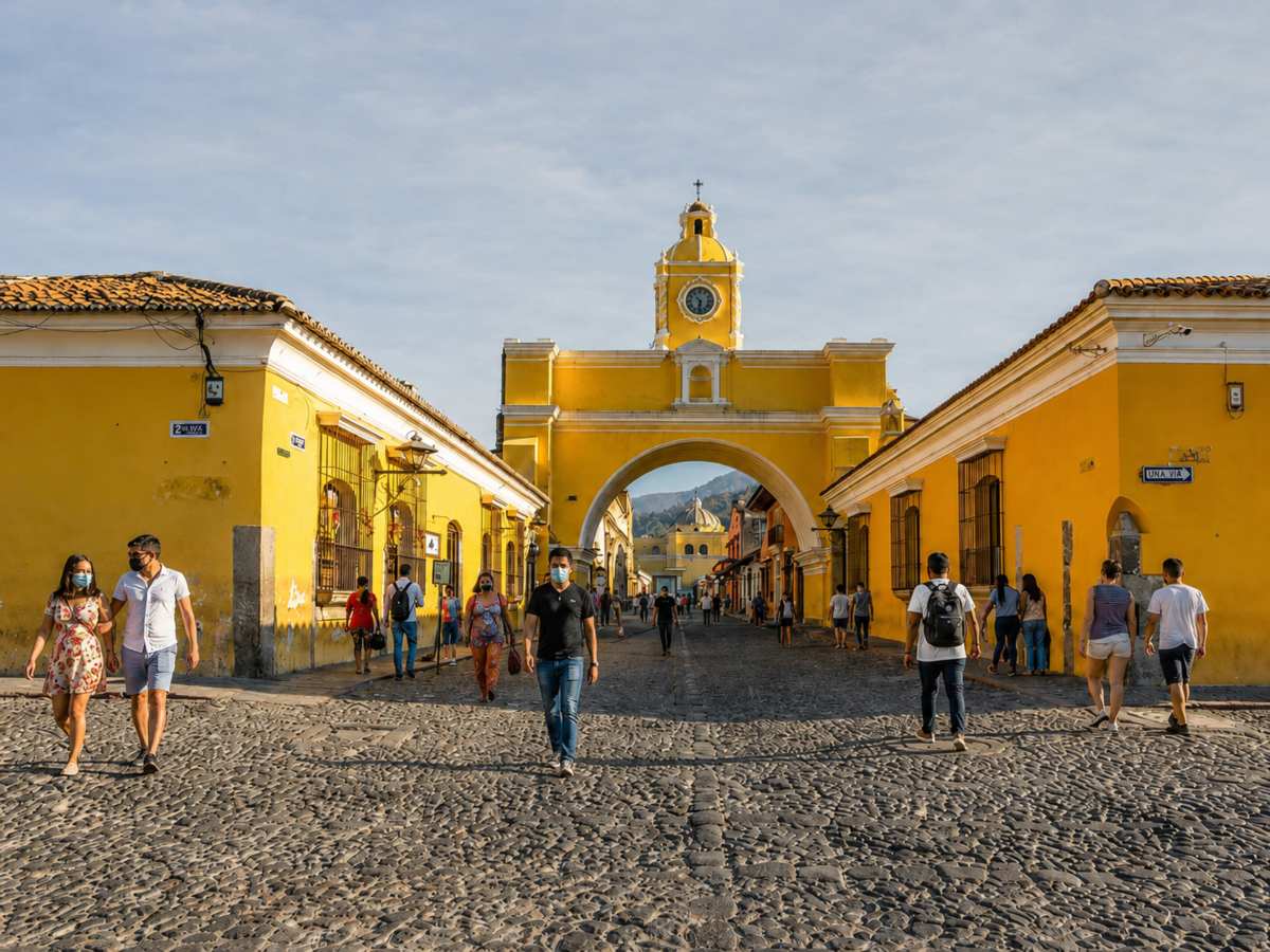 Cómo cuidar tu salud ante la caída de ceniza volcánica si vas a Guatemala