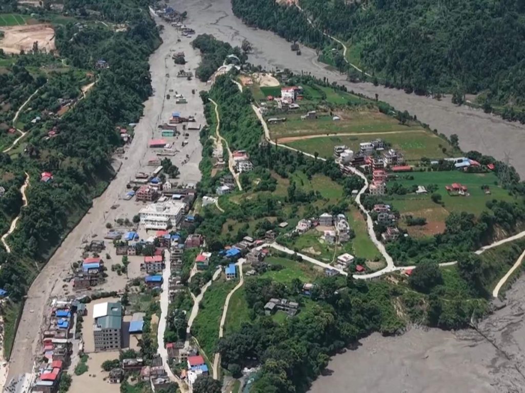 Avalancha en Nepal deja al menos 362 muertos
