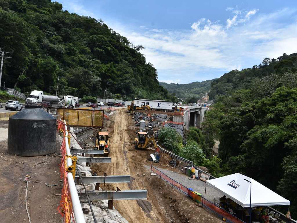 Movimiento de tierra y obras de adecuación sobre el trazado principal de Los Chorros.
