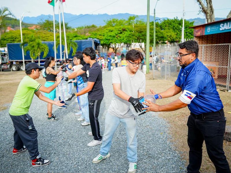 Colombia recibe ayuda humanitaria enviada por El Salvador
