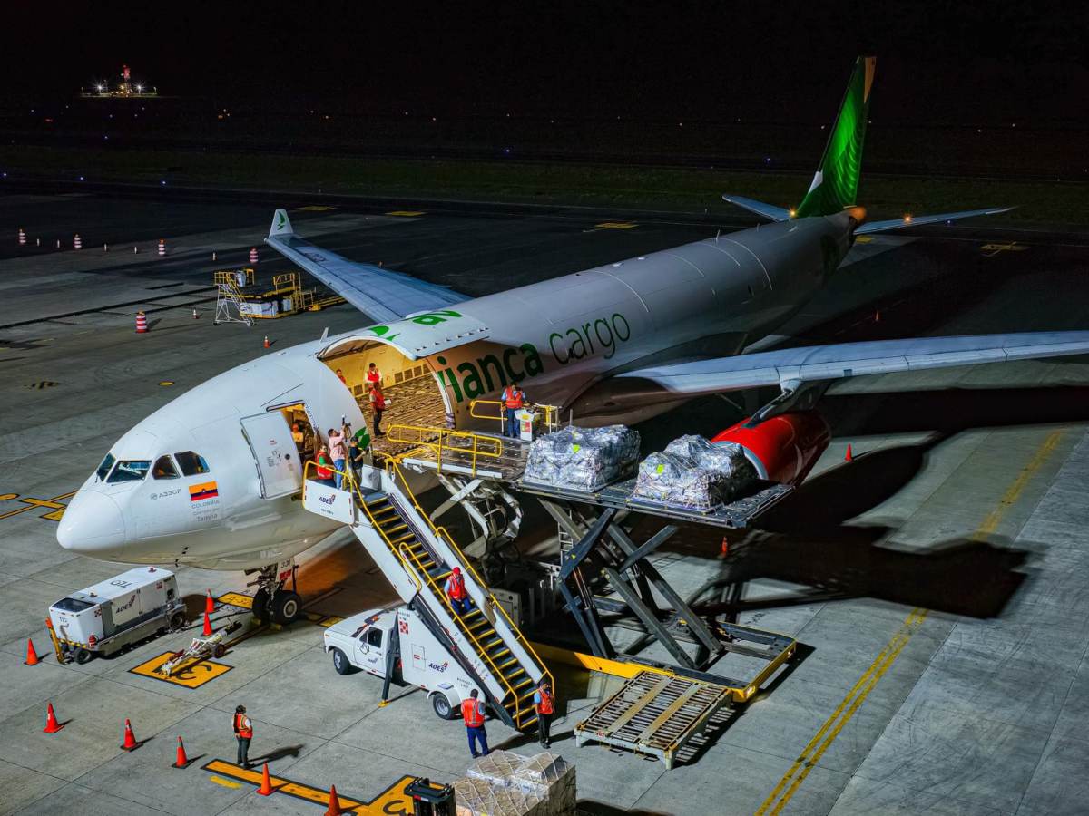El Salvador envía el primer avión con ayuda humanitaria para Colombia