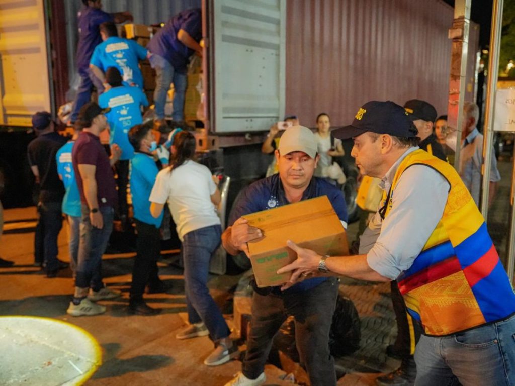 El segundo avión con ayuda humanitaria enviada por El Salvador llegó este miércoles al Aeropuerto Internacional Alfonso Bonilla Aragón, en Colombia.