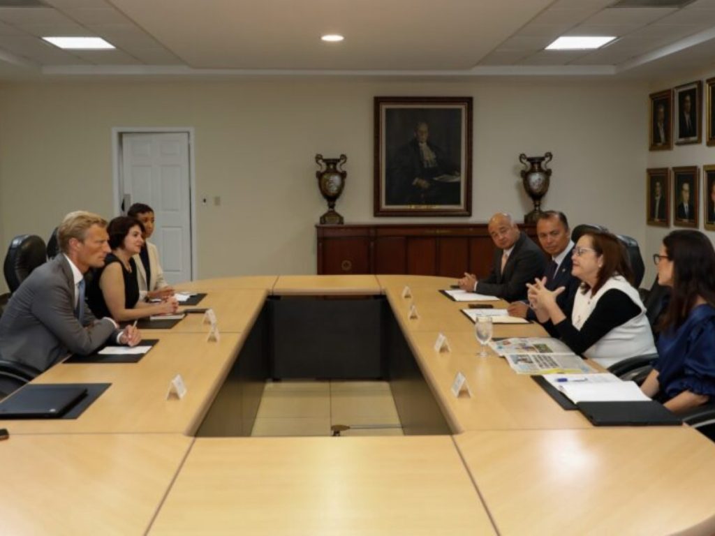 Programas respaldados por el PMA buscan fortalecer la seguridad alimentaria mediante apoyo nutricional, capacitación y asistencia a comunidades salvadoreñas.