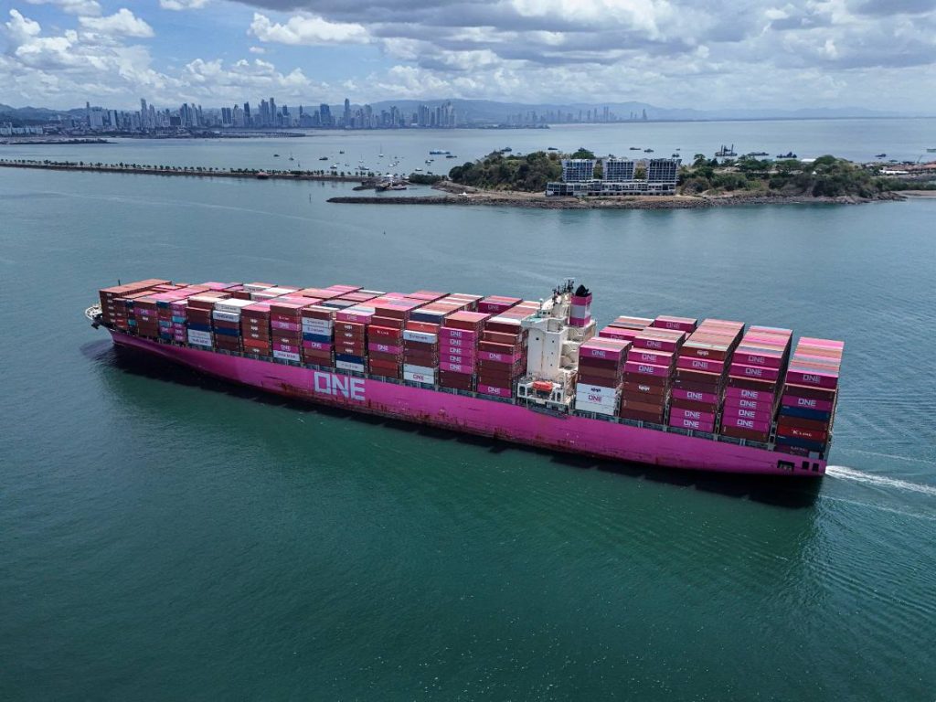 El Canal de Panamá reducirá el tránsito diario de buques desde septiembre. Foto: AFP