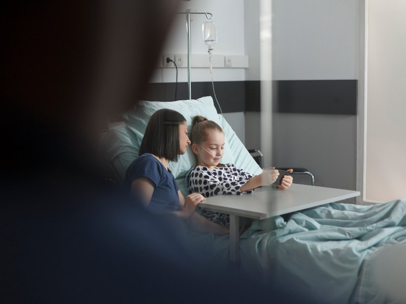 El cáncer infantil puede presentar distintas señales de alerta según el tipo de enfermedad.