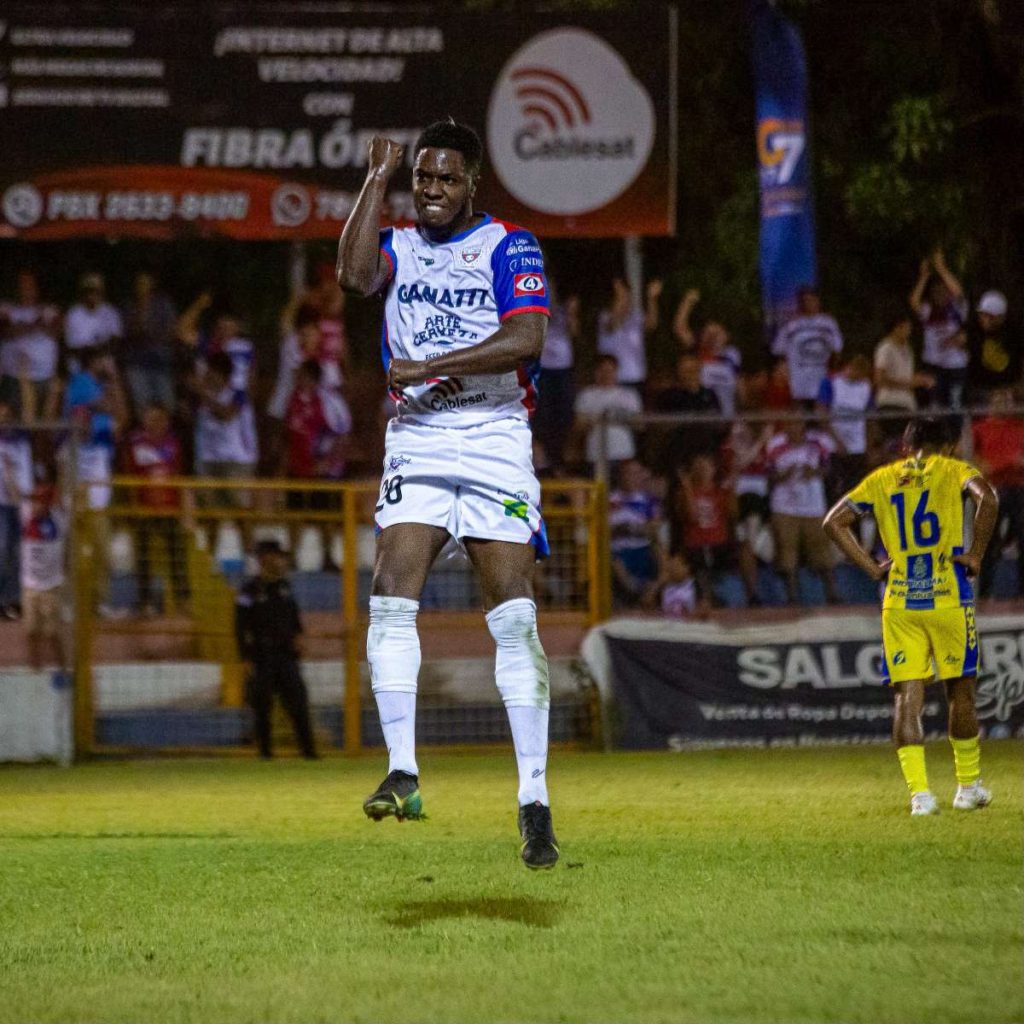 cancha campo juego grama cesped analisis sergio torres firpo usulutan robbie ruud 03