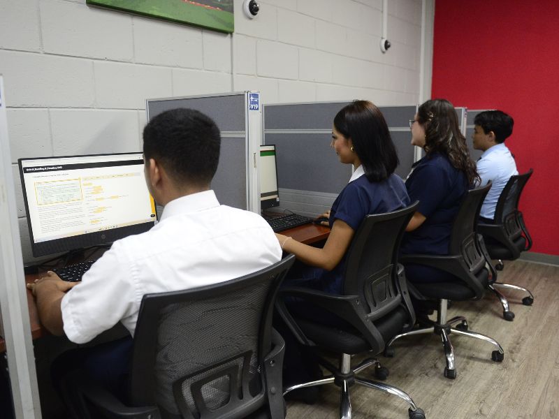 Elegir un colegio también implica considerar cómo acompañará el desarrollo, la autonomía y el aprendizaje de cada estudiante.