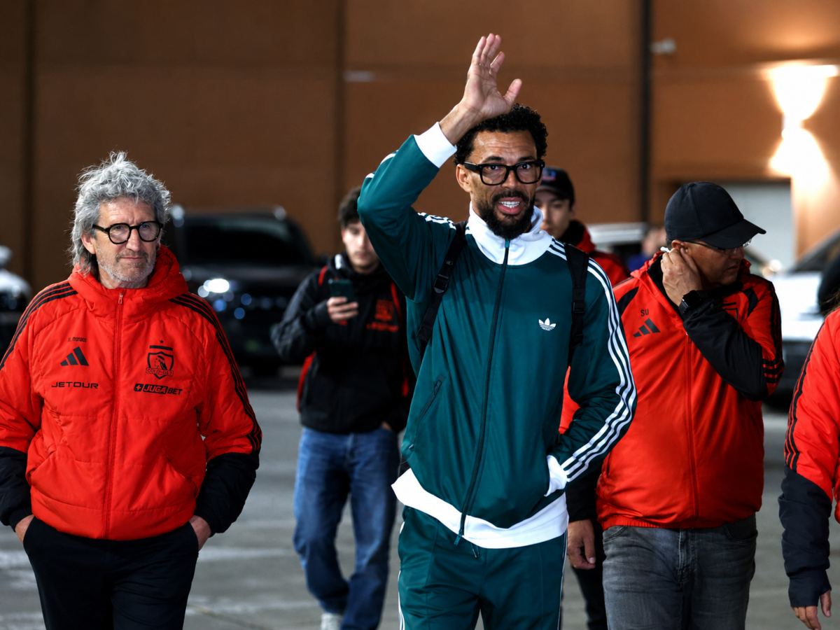 Vozinha llega a Chile y se declara “muy feliz” por unirse a Colo Colo