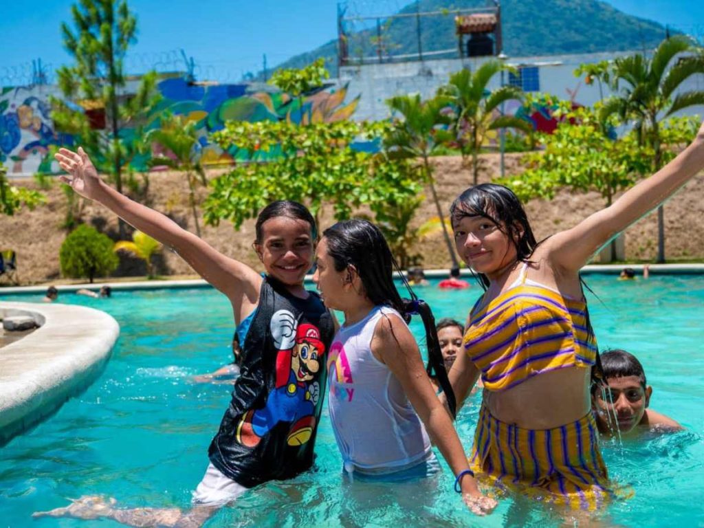 El Complejo Municipal Satélite, en Mejicanos, ofrece piscinas, toboganes y espacios recreativos para disfrutar en familia durante las vacaciones.