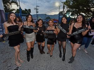 Fans de Romeo Santos y Prince Royce abarrotan el Cuscatlán