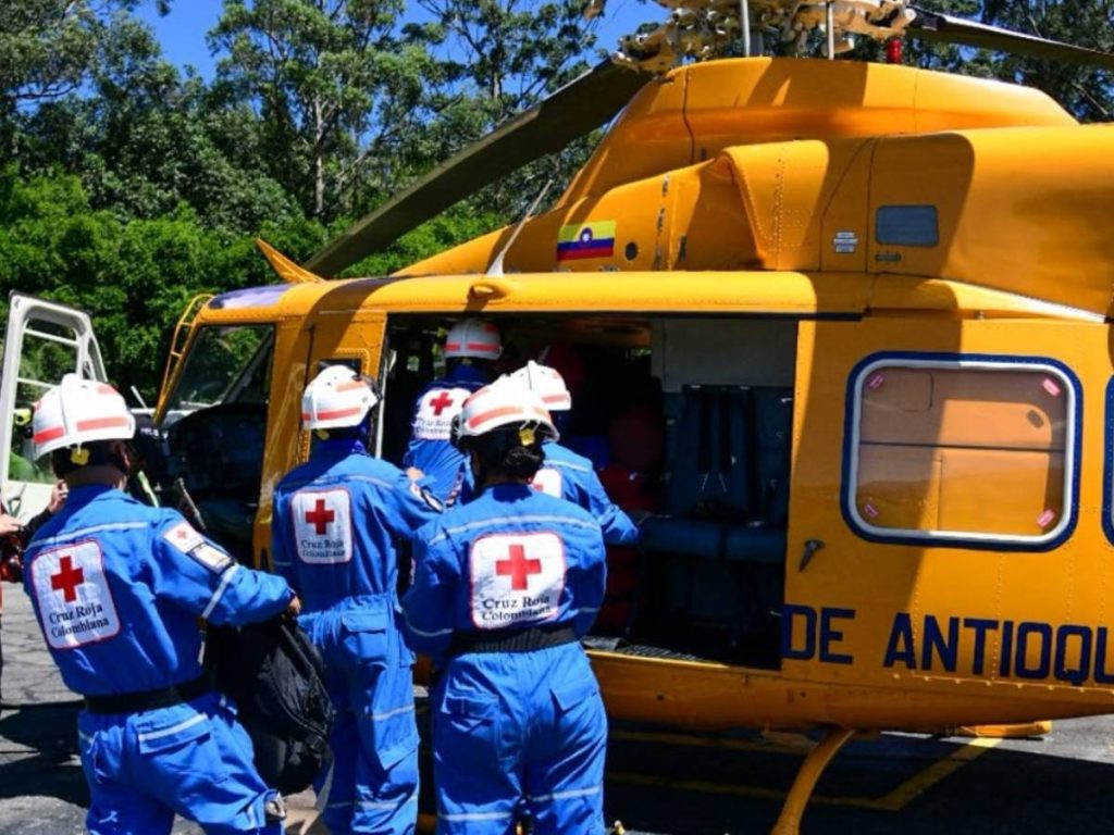 Voluntarios y equipos especializados de la Cruz Roja Colombiana fueron desplegados para apoyar las labores de respuesta en las zonas afectadas.