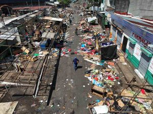 Dron | Retiran estructuras en calles cercanas al Mercado Central