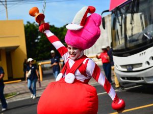 Personajes alegóricos del Desfile del Comercio 2026.