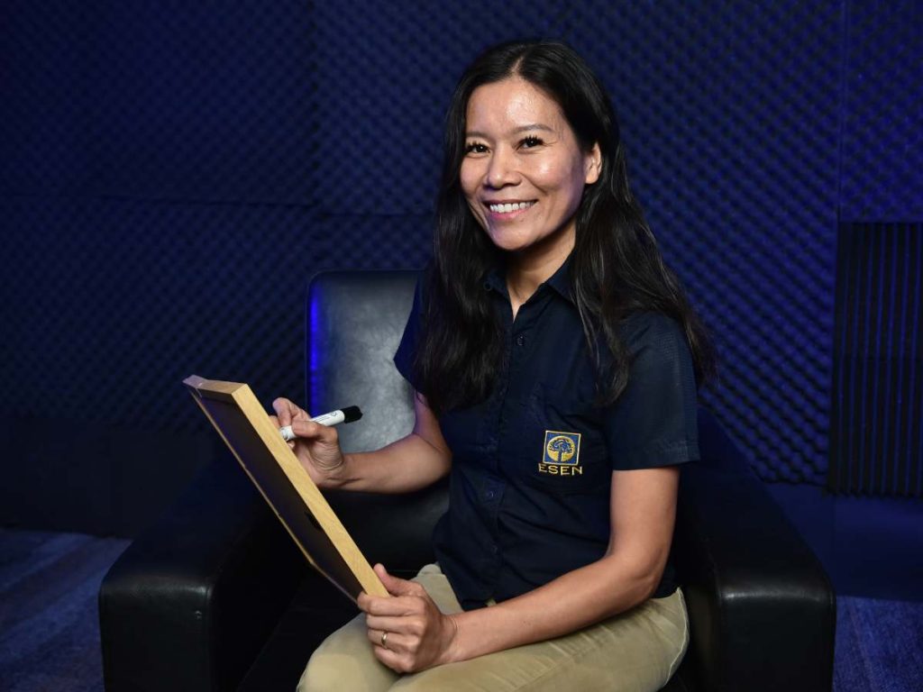 Durante una entrevista con Sin Agenda, Vin Cao abordó los retos y oportunidades que la inteligencia artificial plantea para las universidades salvadoreñas.