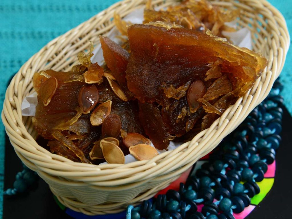 El chilacayote se transforma en un dulce de textura firme y almíbar intenso, una receta que conserva el sabor de nuestras ferias.