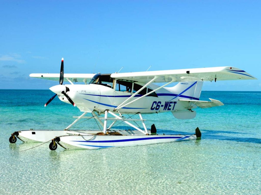 Hoteles boutique, marinas y resorts frente al mar completan la experiencia en Eleuthera y Harbour Island, donde el lujo se vive con espíritu caribeño.