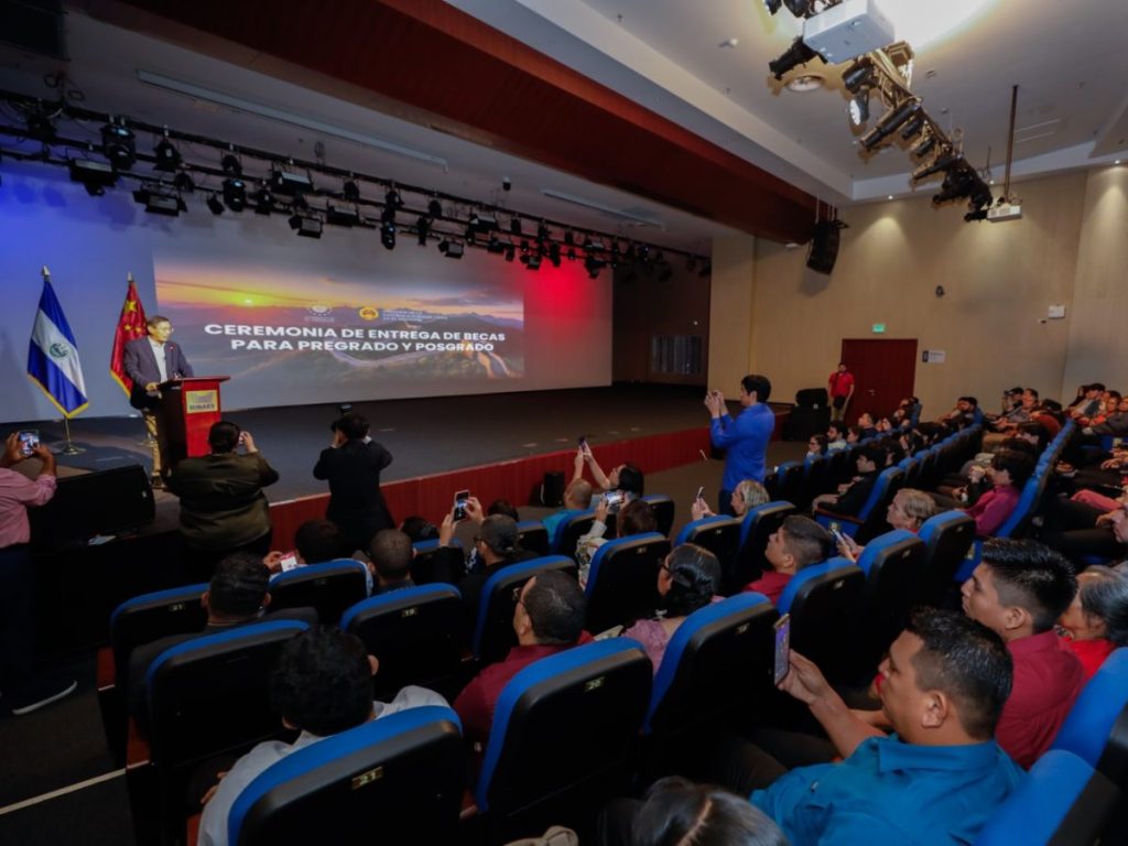 embajador-china-en -el salvador-becas (1)