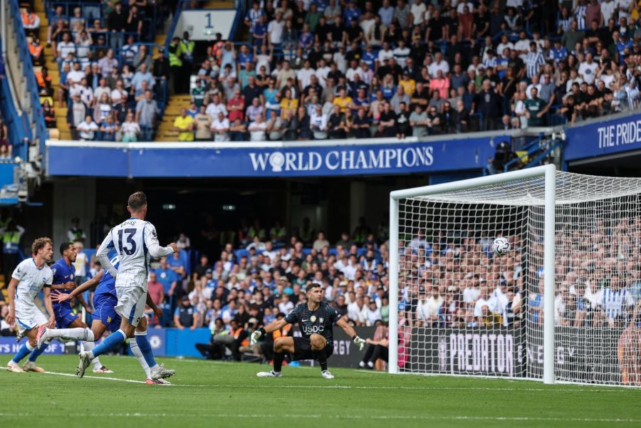 emiliano dibu martinez chelsea debut premier league 02