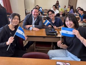 estudiantes-japoneses-conocen-el-salvador-02