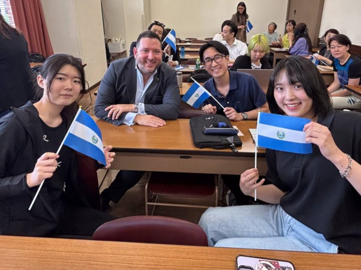 estudiantes-japoneses-conocen-el-salvador-02