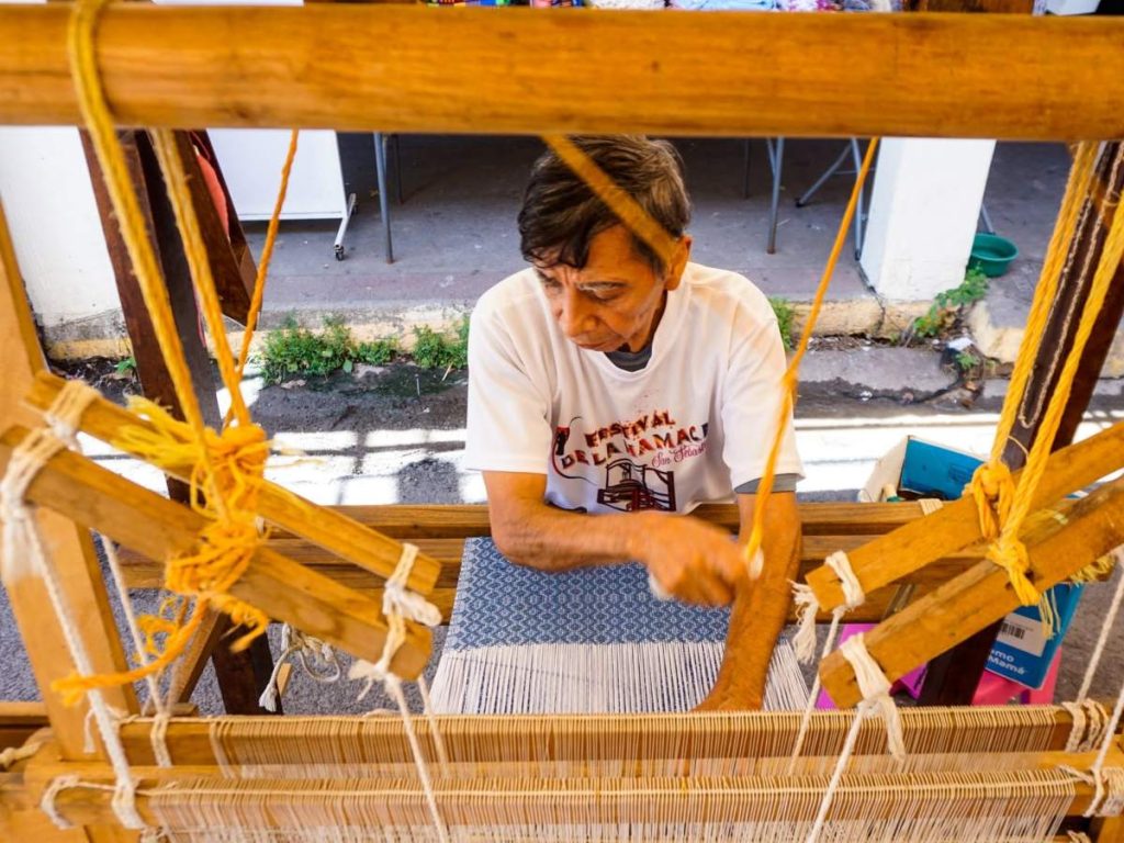 Artesanos y emprendedores participaron en la feria realizada en el Parque Central de San Sebastián. Foto: cortesía