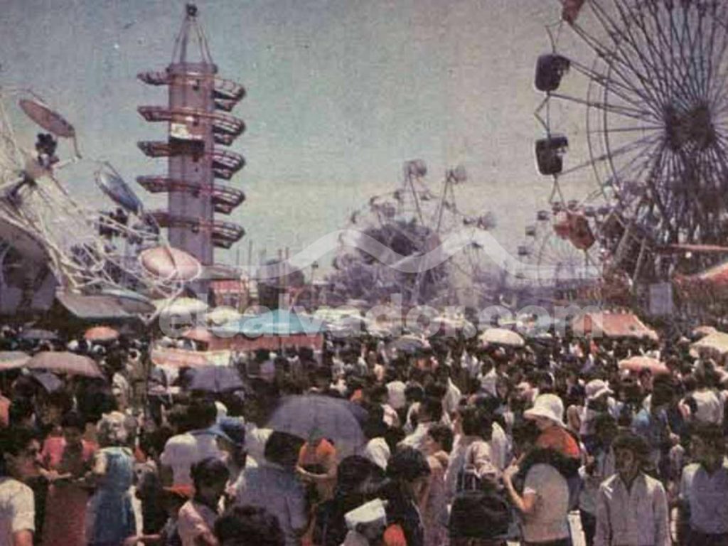 Panorama de la feria en el predio Don Rúa durante las fiestas agostinas de 1985. Foto EDH/ Archivo