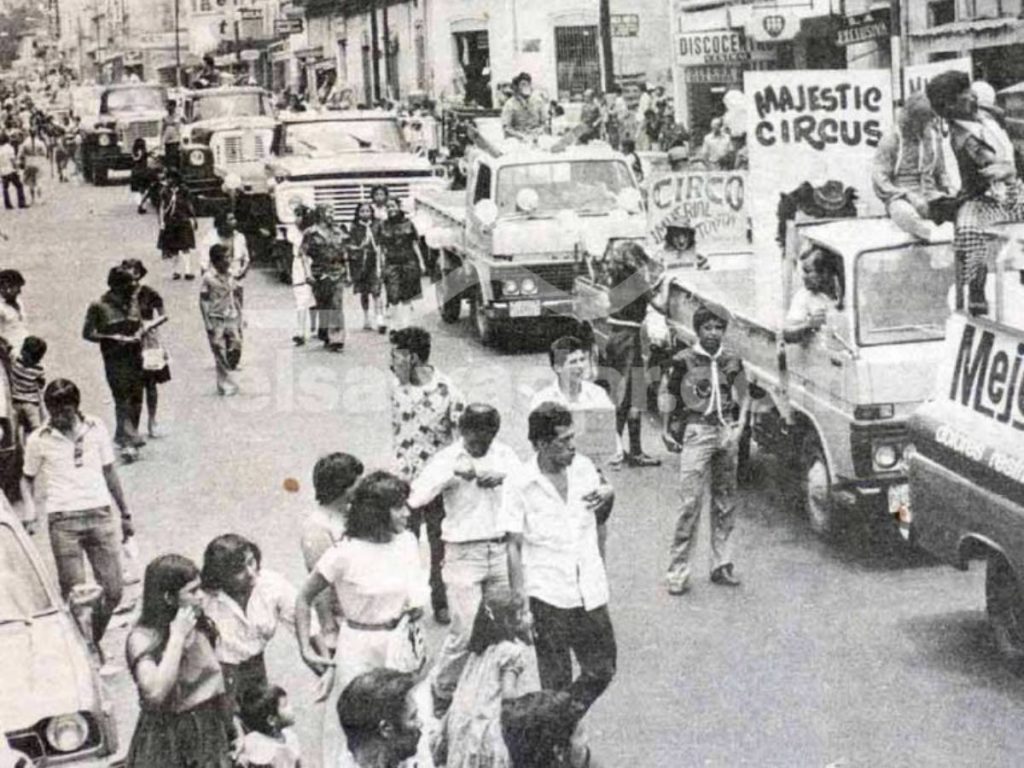 Desfile del Correo en las calles de San Salvador en agosto de 1980.