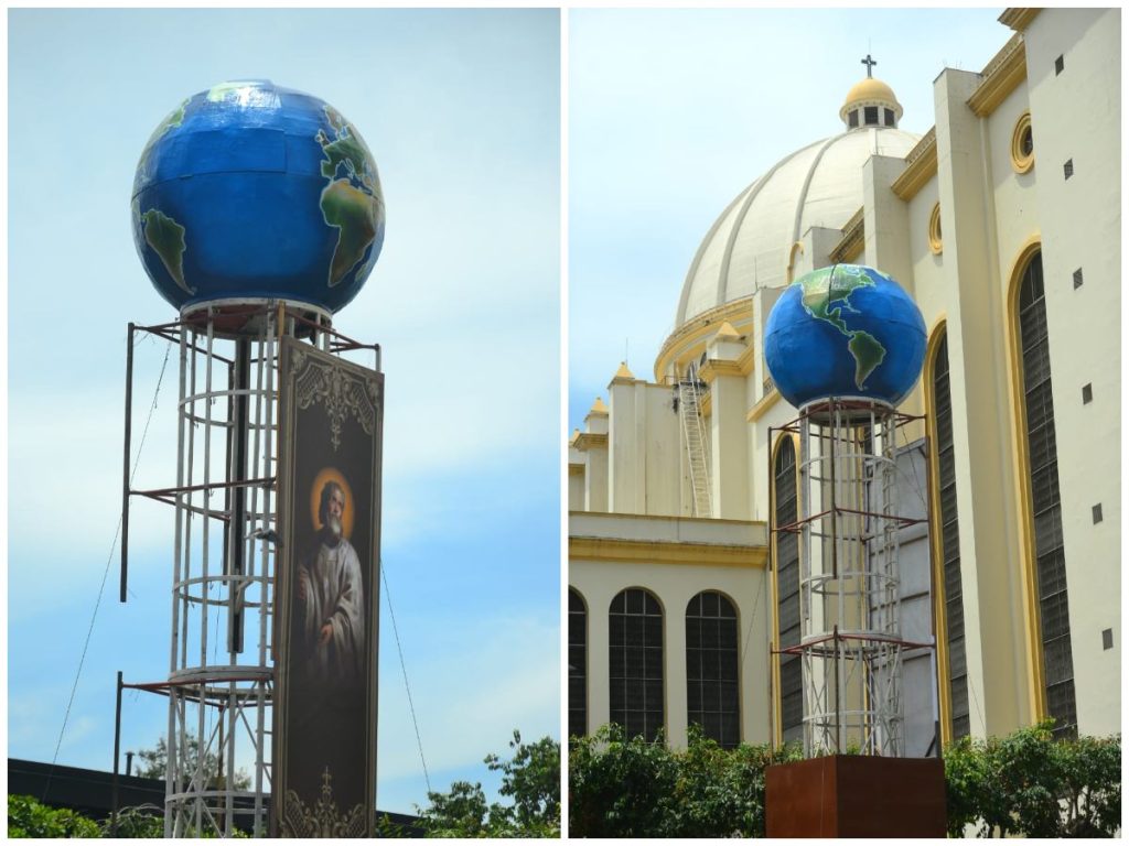 El monumento para la tradicional Bajada ya fue instalado frente a Catedral Metropolitana. Foto: Catedral Metropolitana de San Salvador