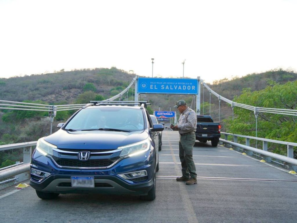 La Dirección General de Migración y Extranjería habilitó el Portal Transportistas para realizar el prechequeo migratorio terrestre en línea antes de viajar hacia El Salvador o salir del país.