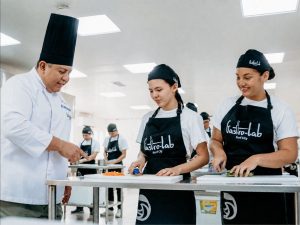 Gastro-Lab ofrece cuatro meses de formación gratuita para jóvenes que buscan abrirse camino en la gastronomía y el sector turístico.