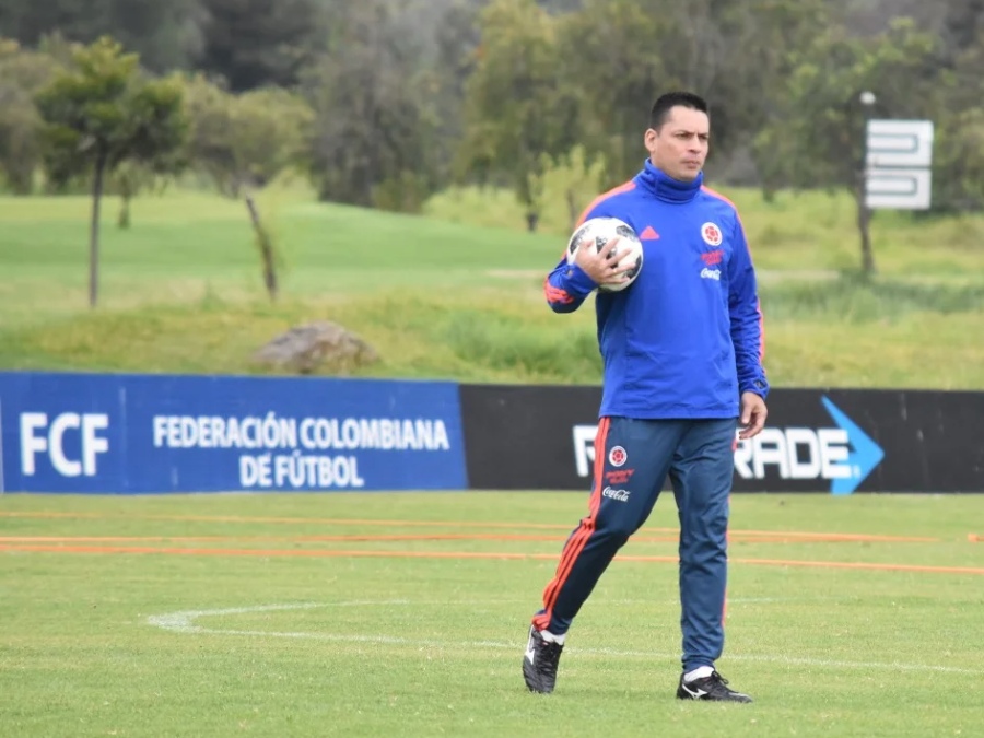 hector fabio cardenas berrio nuevo entrenador coach dt el salvador seleccion sub-17 01