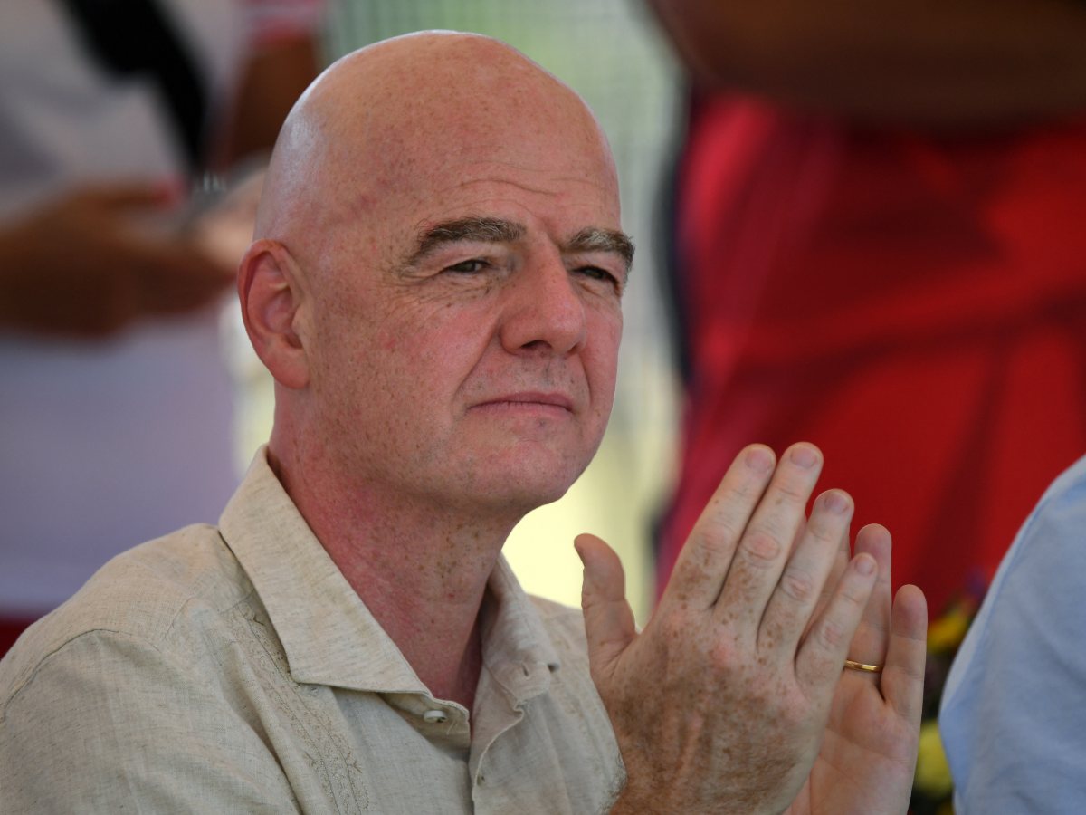 Alto cargo de la FIFA sale tras oponerse a Gianni Infantino