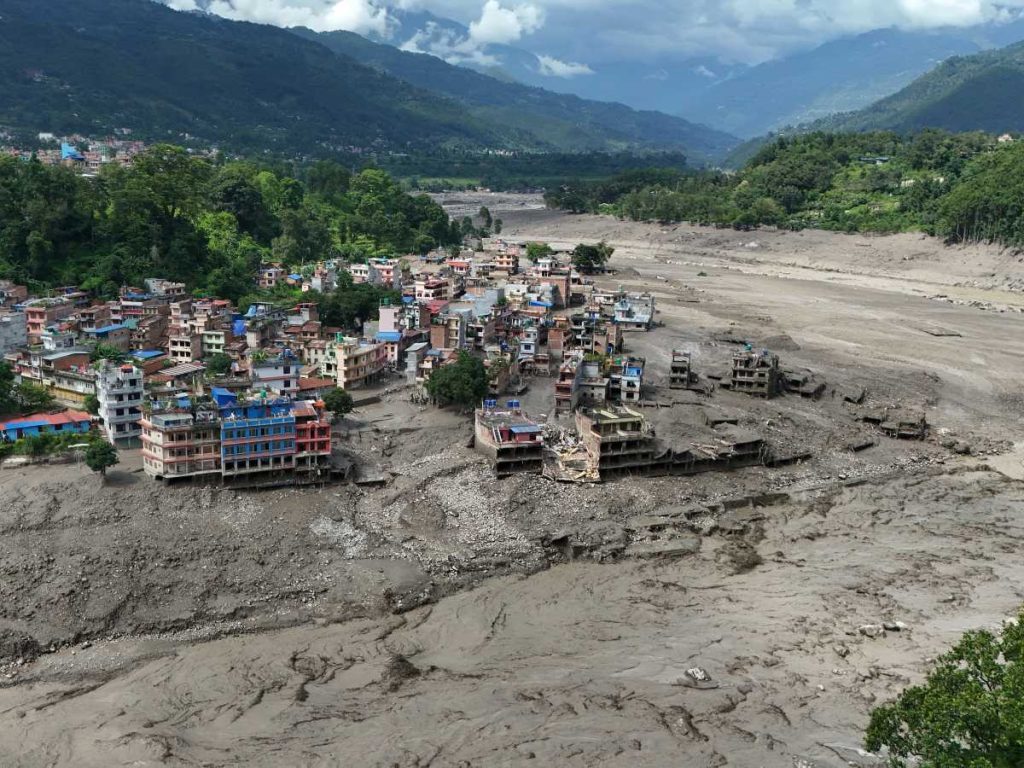 Impactante video capta inundación que deja al menos 55 muertos en frontera de Nepal con China