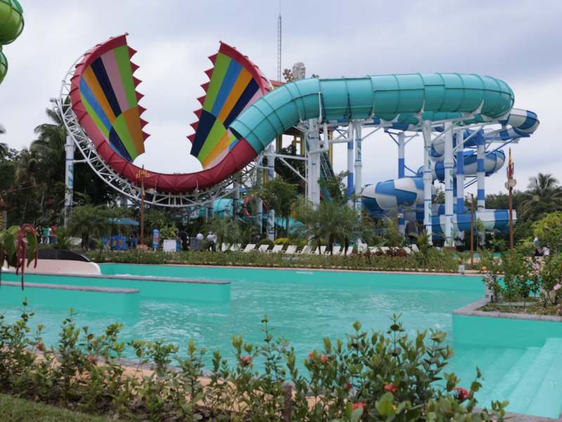El complejo se extiende sobre más de 76,000 metros cuadrados en Retalhuleu y está ubicado junto al parque Xocomil. Foto/ Gobierno de Guatemala