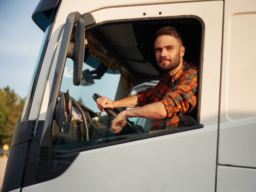 La convocatoria también incluye plazas para motoristas de equipo pesado con experiencia y licencia de conducir vigente.