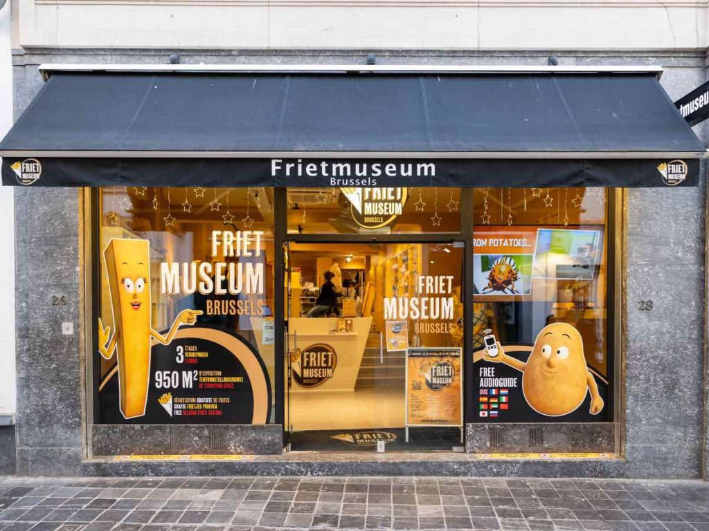 El Frietmuseum de Bruselas celebra la historia y cultura de las papas fritas, uno de los símbolos gastronómicos más reconocidos de Bélgica.