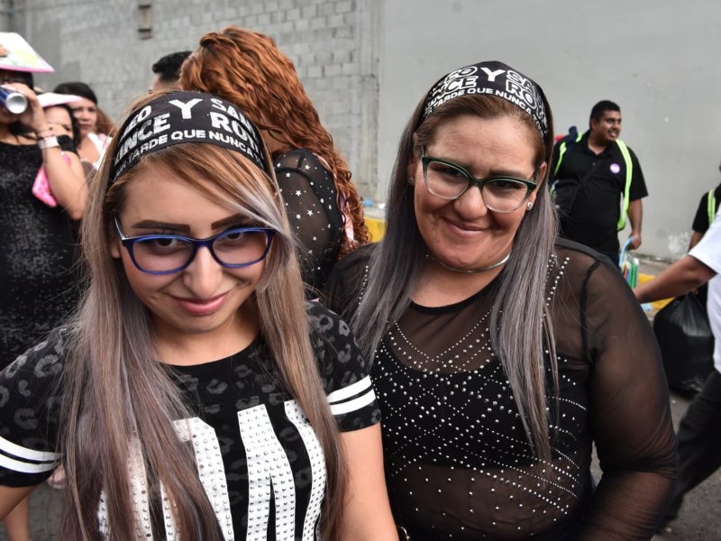 Marta y Brenda son madre e hija y han llegado desde Soyapango para disfrutar de sus artistas favoritos