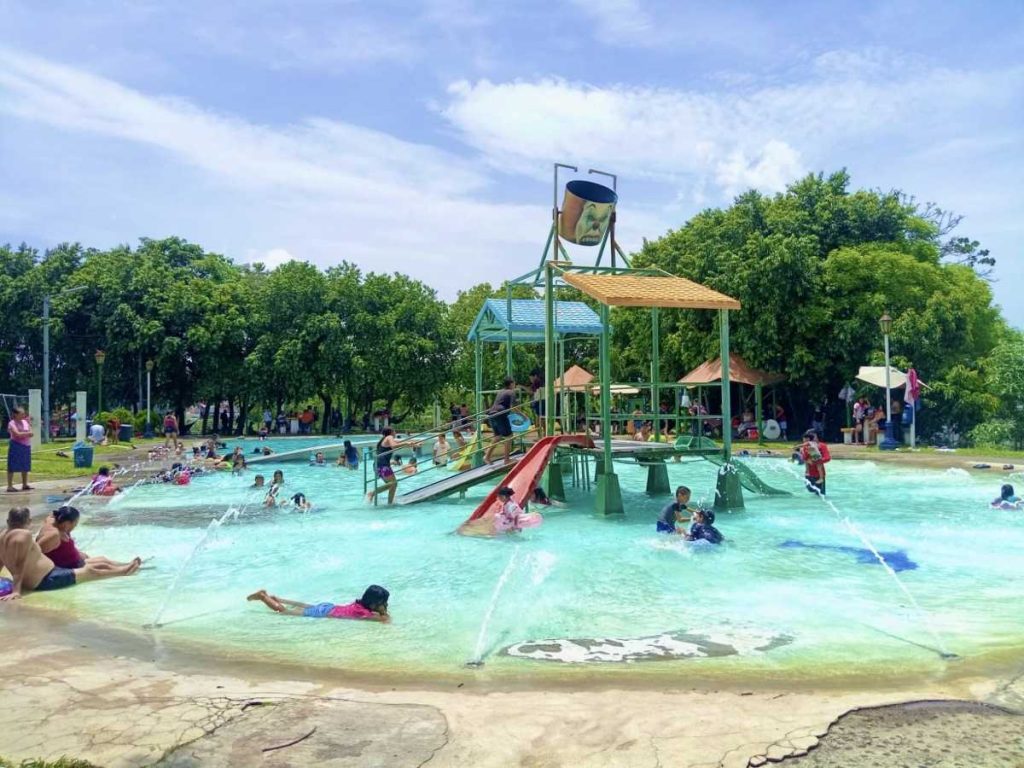 Los adultos mayores pueden ingresar gratis al Parque Acuático La Bomba, según las tarifas vigentes.