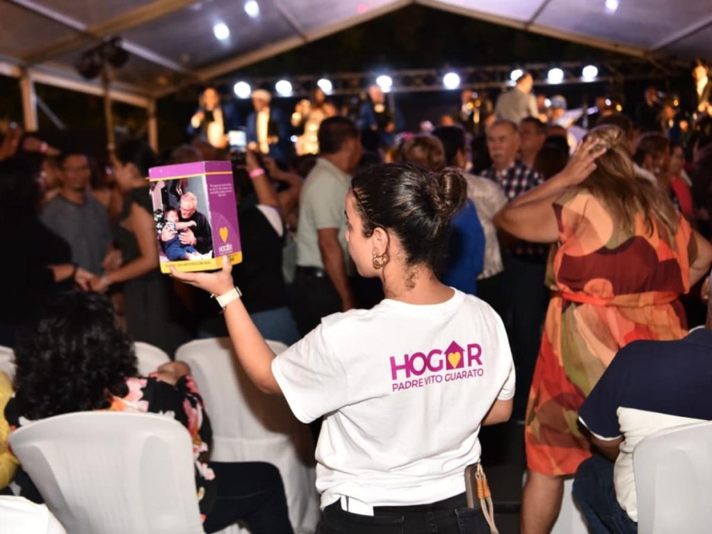 La celebración reunió música, baile y apoyo a una causa solidaria.