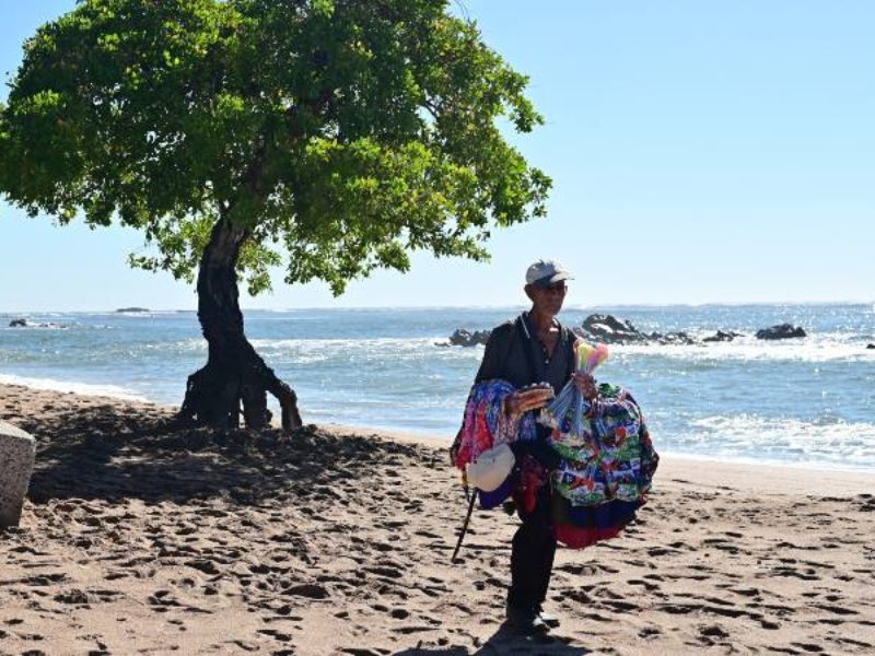 Playa El Flor se encuentra entre los destinos costeros de Sonsonate con acceso gratuito.