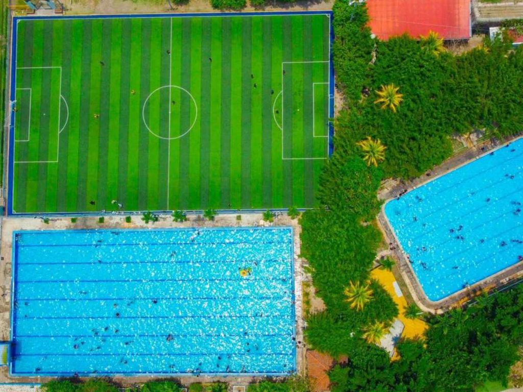 El Polideportivo de Nejapa ofrece piscinas, toboganes y amplias zonas verdes para disfrutar en familia desde $1 por persona.